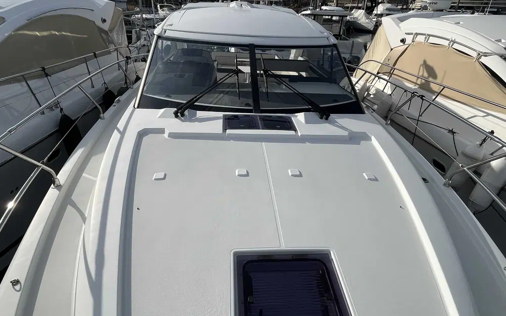 slider 11 Jeanneau Leader 40