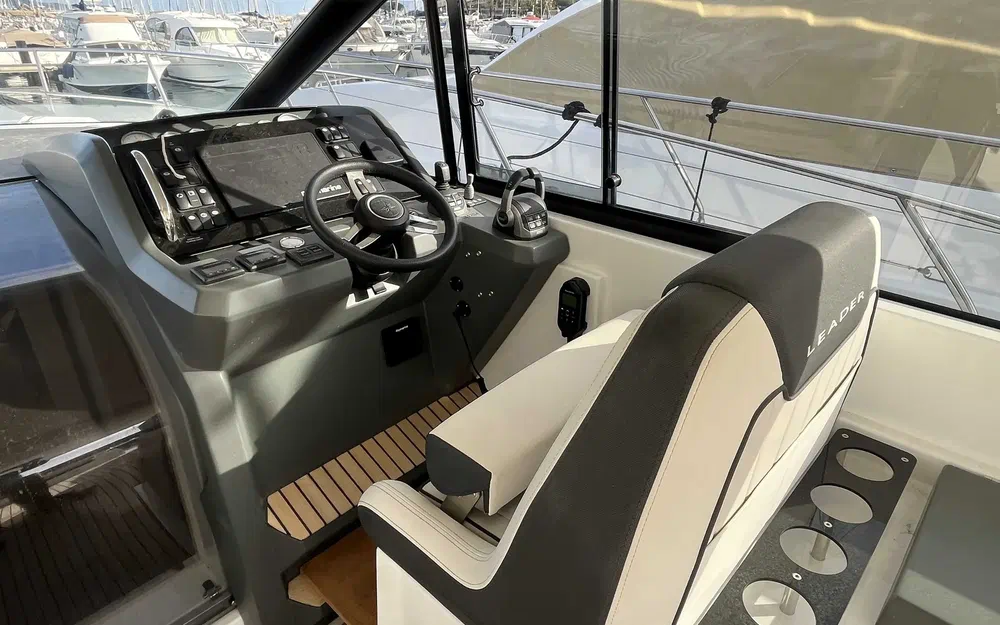 slider 7 Jeanneau Leader 40