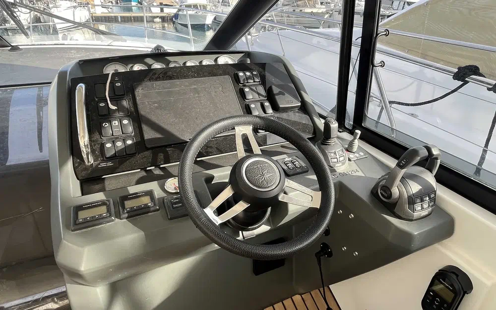 slider 8 Jeanneau Leader 40