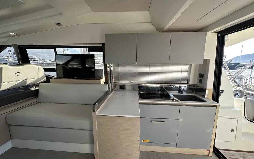 slider 13 Prestige Yachts 460 Fly