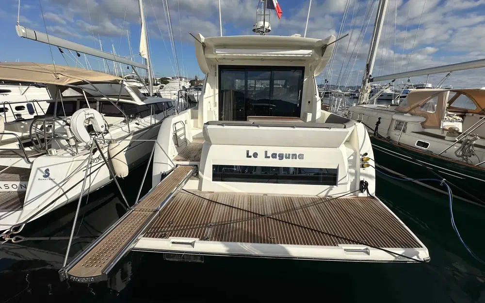 slider 3 Prestige Yachts 460 Fly