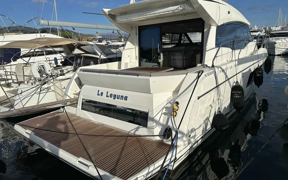 slider 4 Prestige Yachts 460 Fly