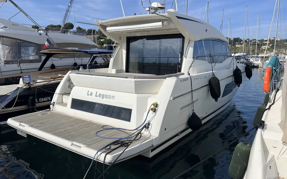 slider 5 Prestige Yachts 460 Fly