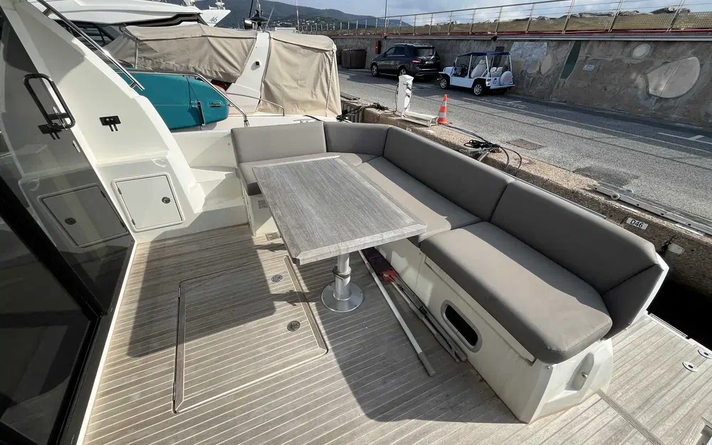 slider 6 Prestige Yachts 460 Fly