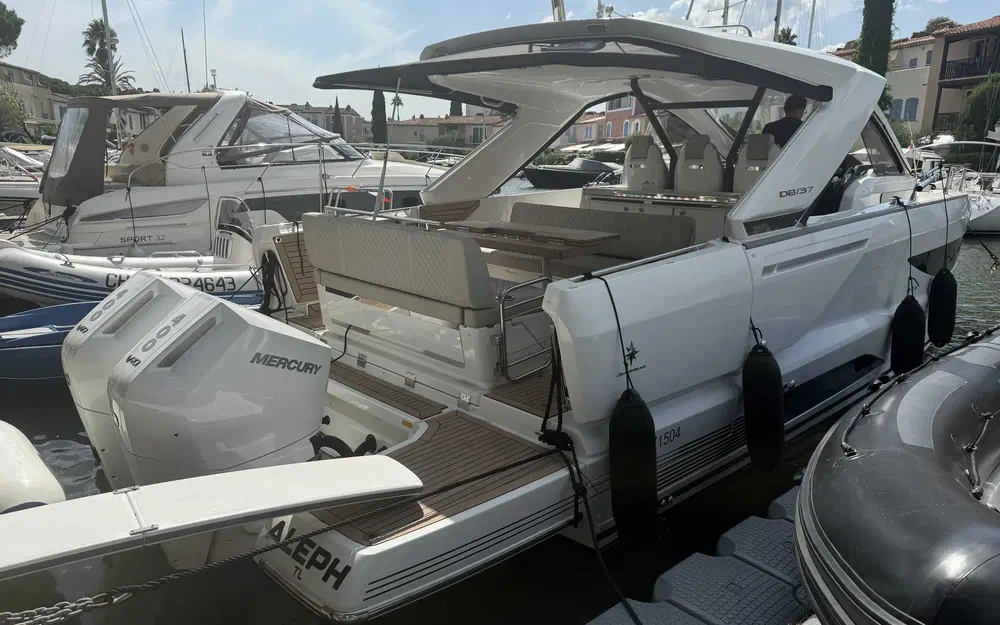 slider 10 Jeanneau DB 37