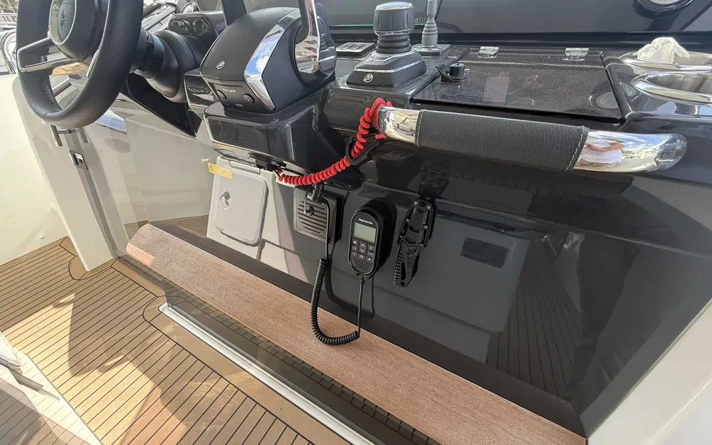 slider 11 Jeanneau DB 37