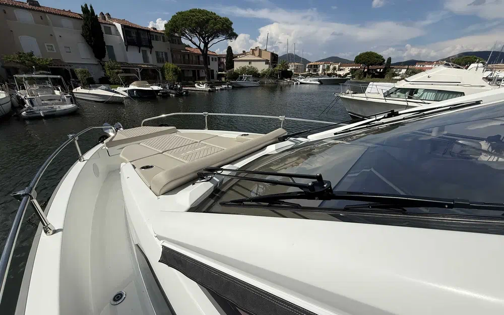 slider 6 Jeanneau DB 37