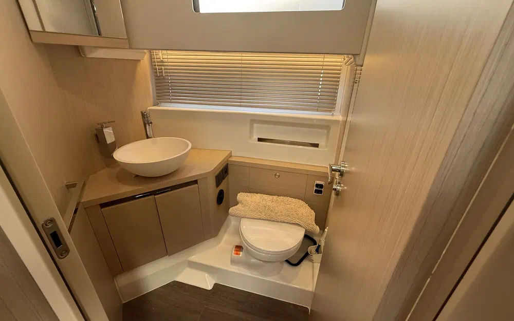 slider 8 Jeanneau DB 37