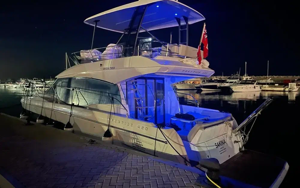 slider 6 Jeanneau Prestige 420 Fly