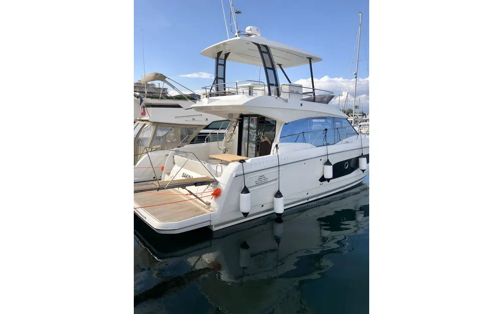 slider 7 Jeanneau Prestige 420 Fly