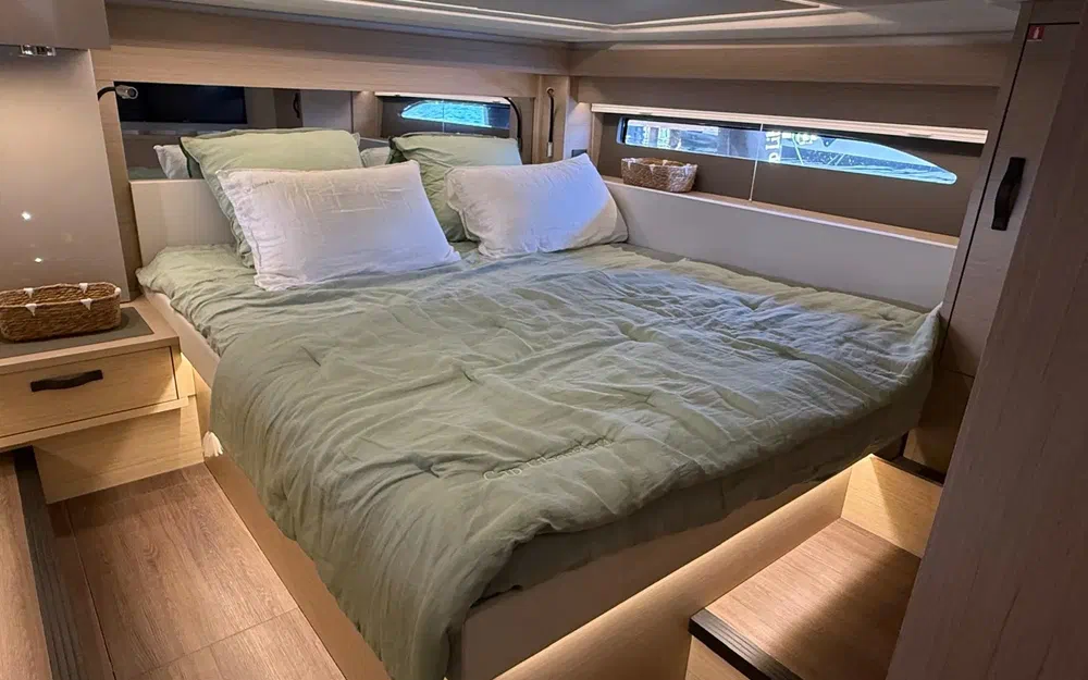 slider 2 Jeanneau DB 43