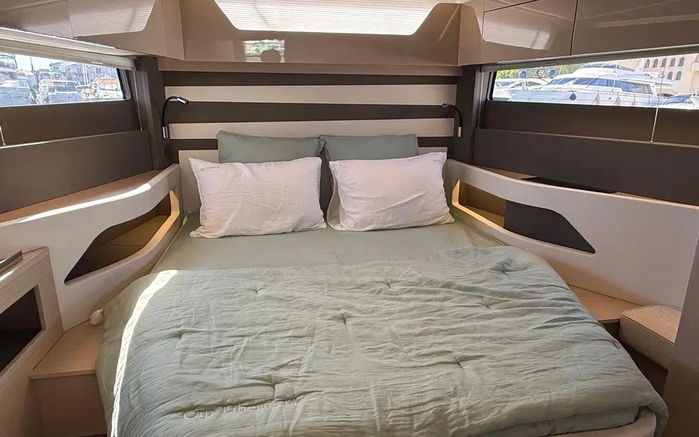 slider 3 Jeanneau DB 43