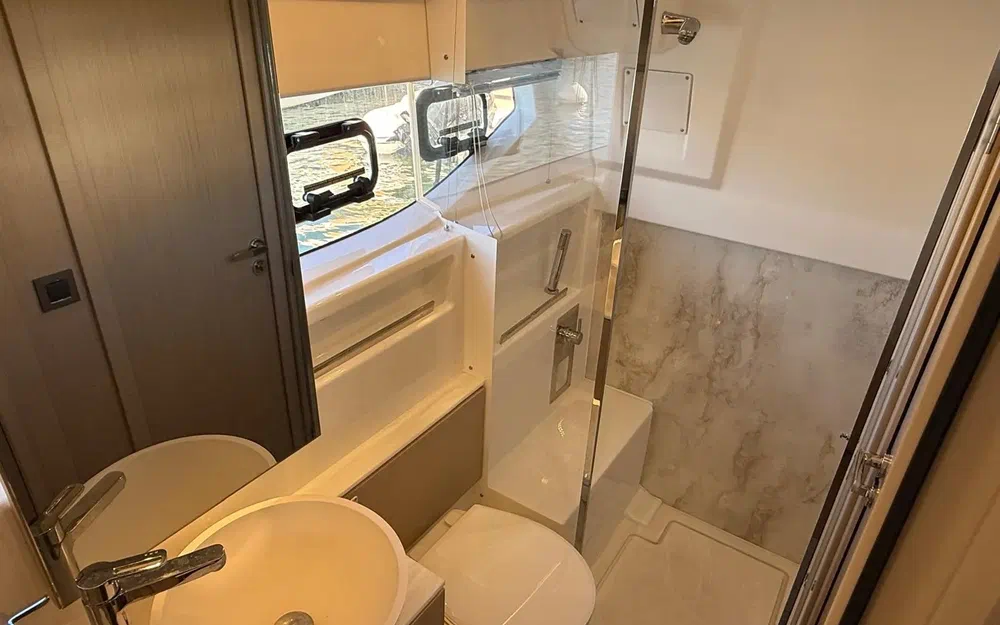 slider 4 Jeanneau DB 43