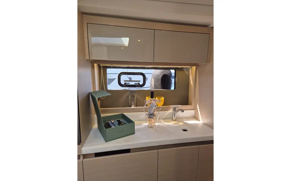 slider 9 Jeanneau DB 43