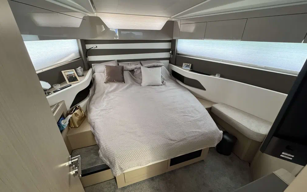 slider 10 Jeanneau DB 43