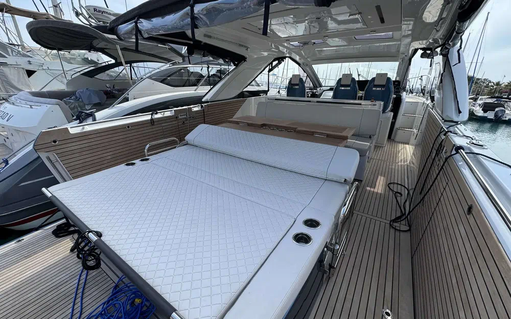 slider 2 Jeanneau DB 43