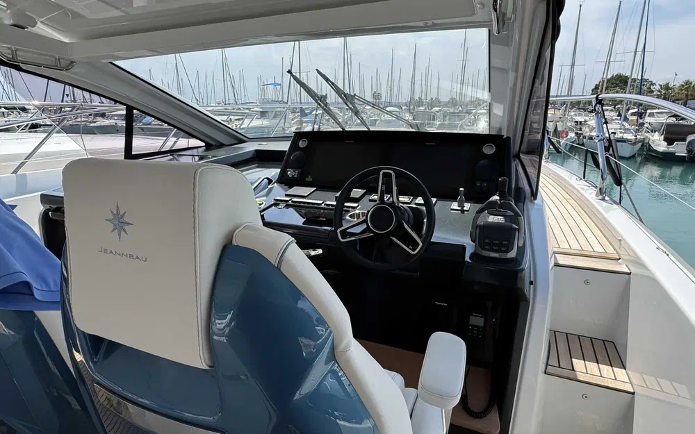 slider 3 Jeanneau DB 43