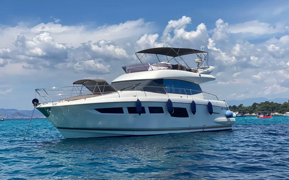 slider 0 Prestige Yachts 500 Fly