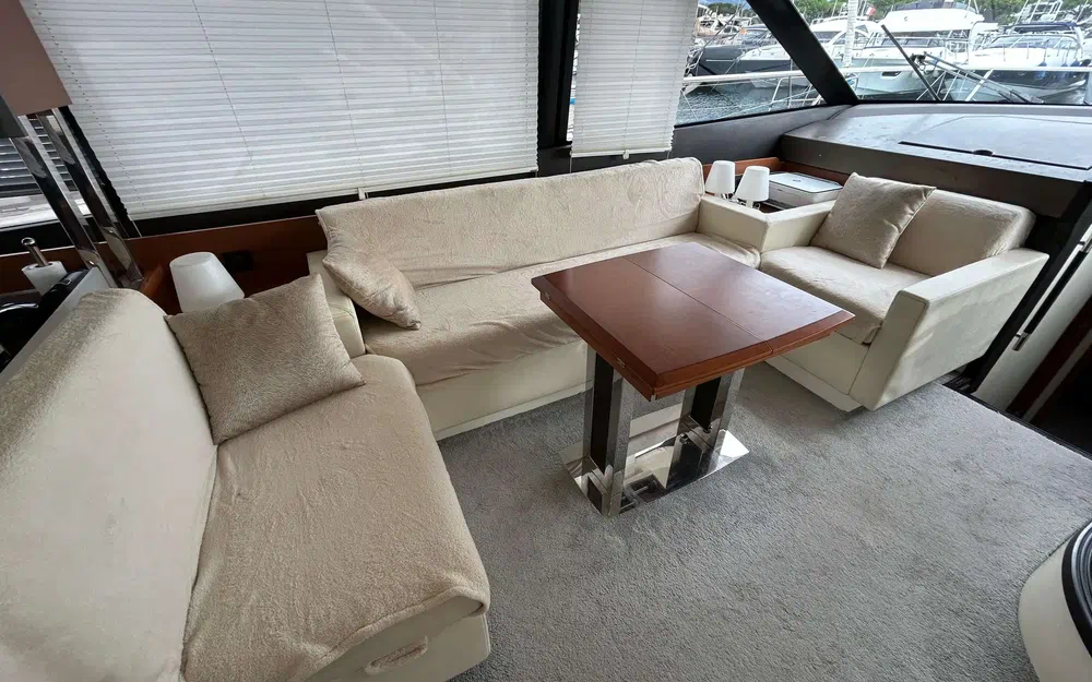 slider 10 Prestige Yachts 500 Fly