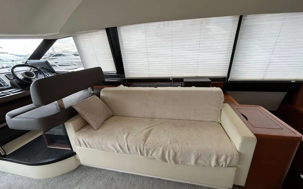 slider 11 Prestige Yachts 500 Fly