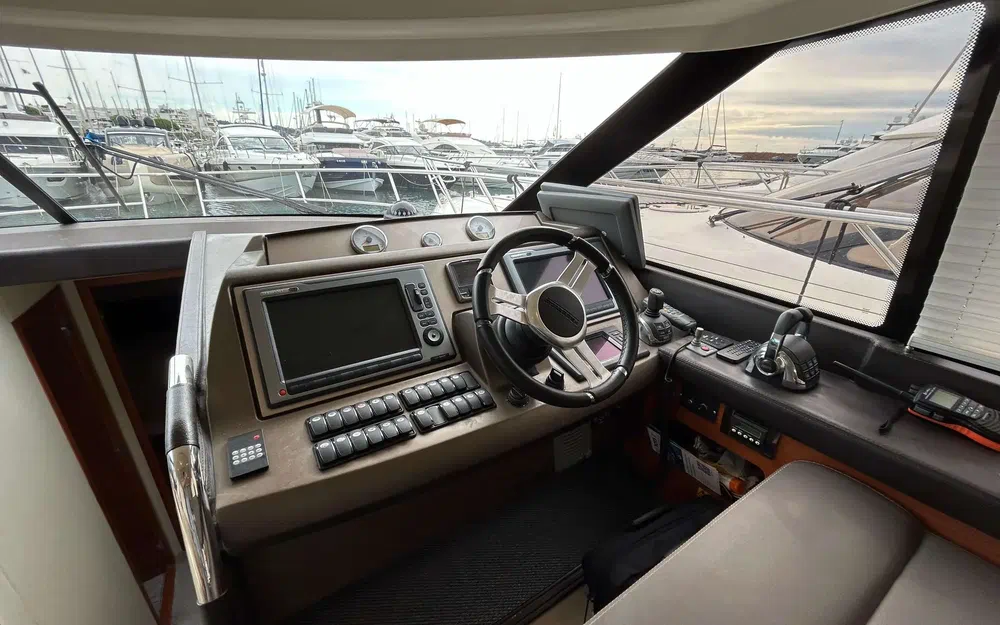 slider 12 Prestige Yachts 500 Fly