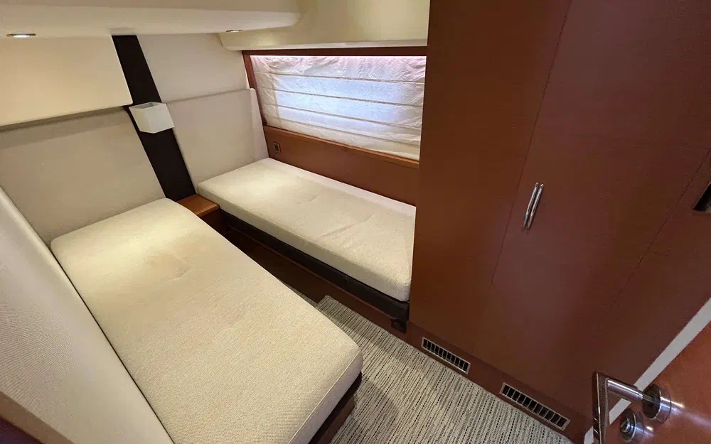 slider 16 Prestige Yachts 500 Fly