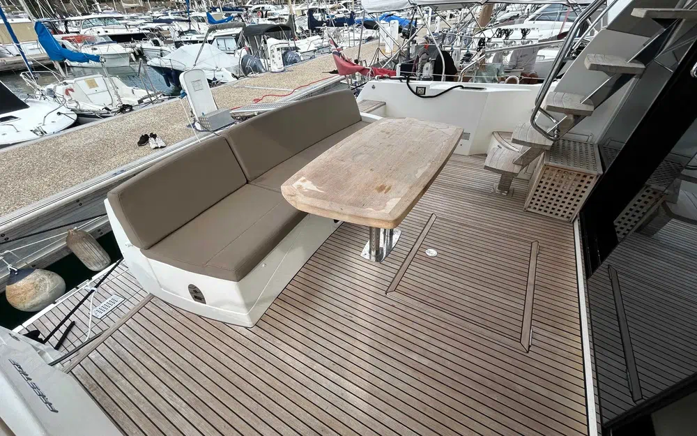 slider 2 Prestige Yachts 500 Fly