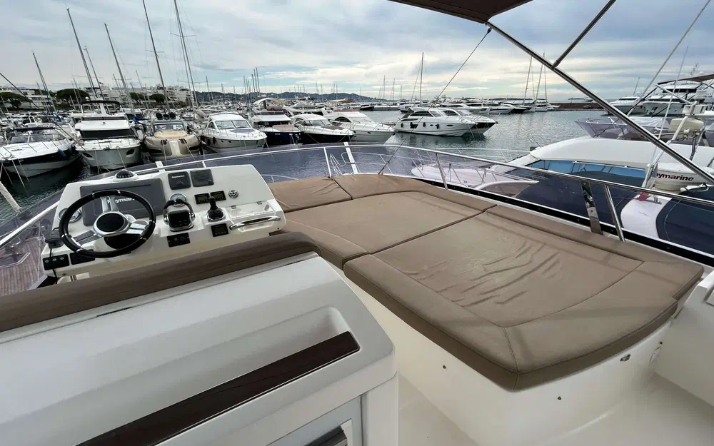 slider 5 Prestige Yachts 500 Fly