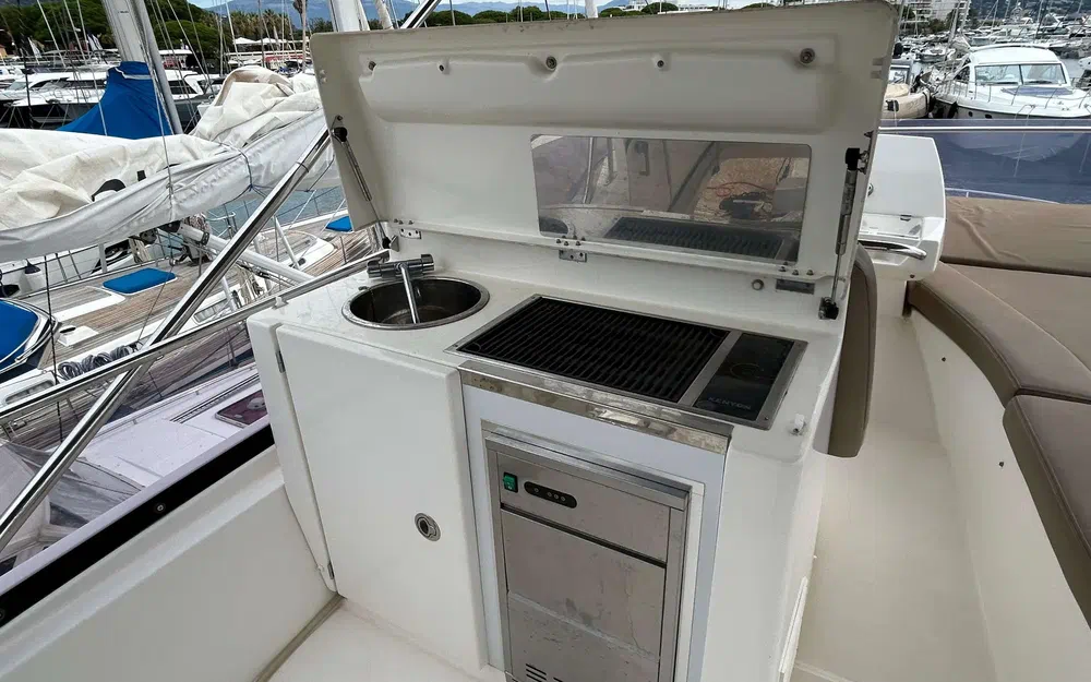 slider 6 Prestige Yachts 500 Fly