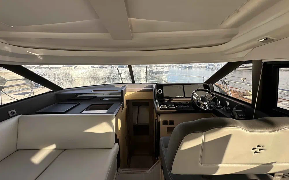 slider 16 Prestige Yachts 460 Fly