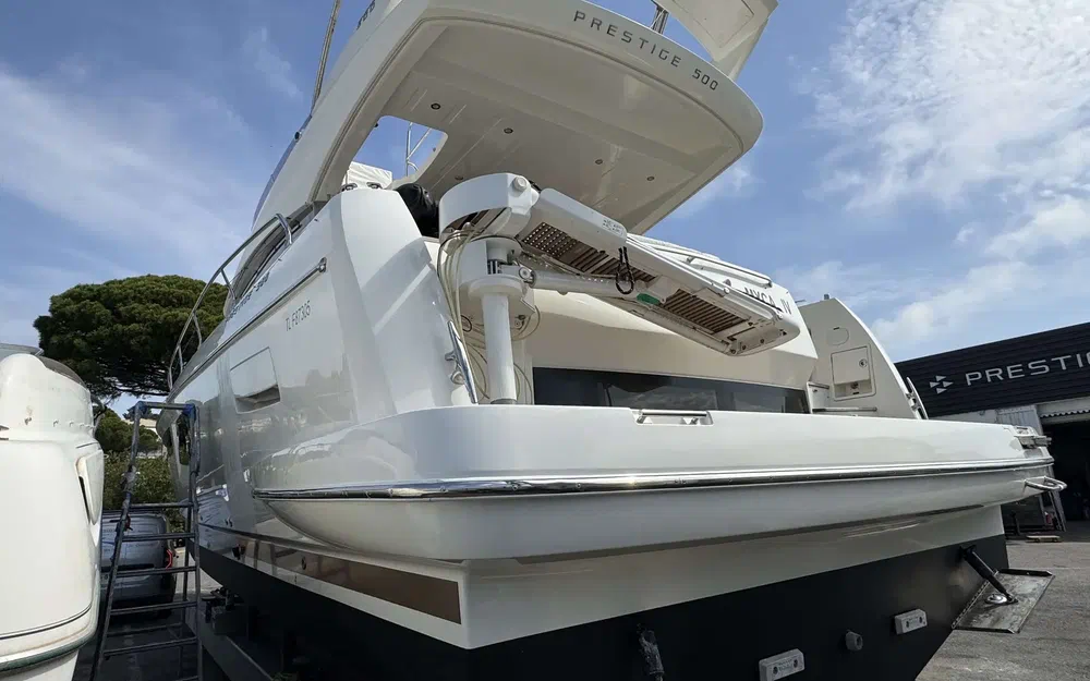 slider 1 Prestige Yachts 500 S