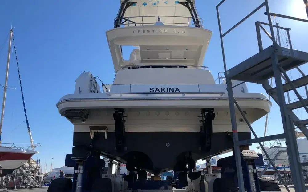 slider 2 Prestige Yachts 420 Fly