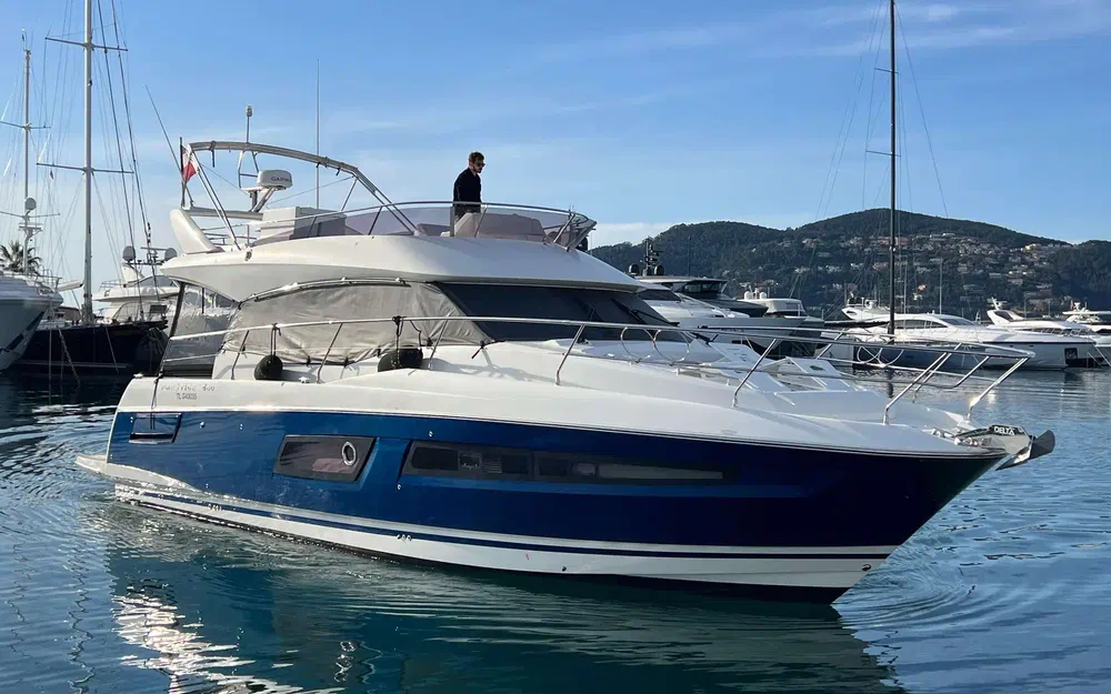 slider 0 Prestige Yachts 460 Fly