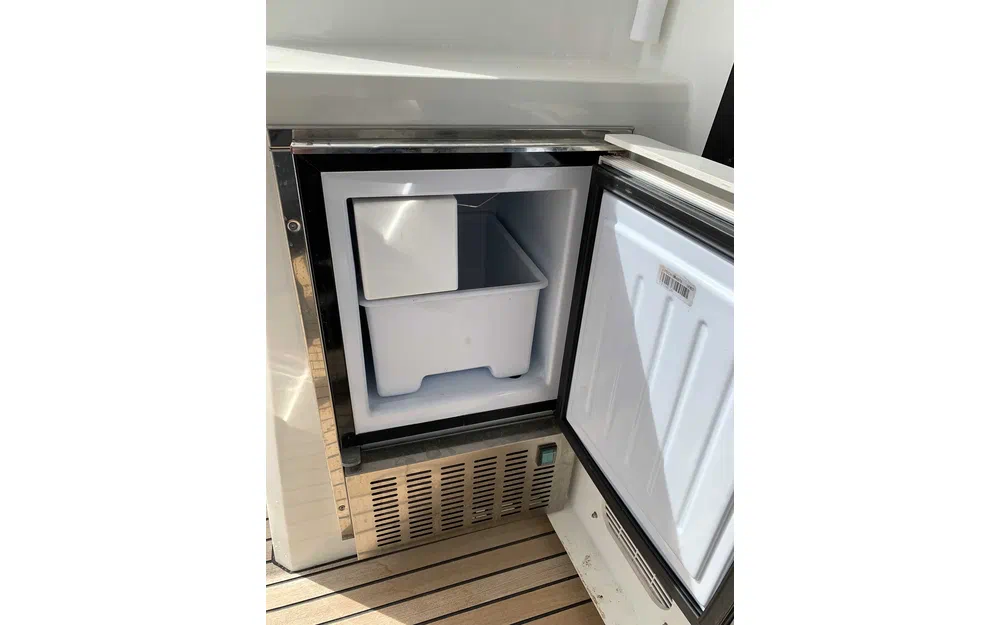 slider 10 Prestige Yachts 460 Fly