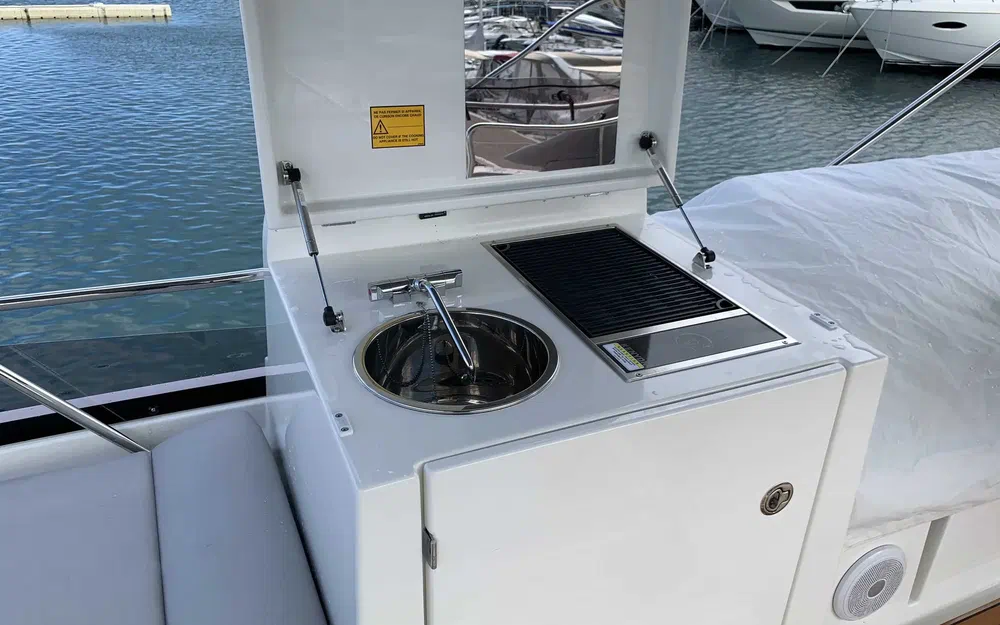 slider 14 Prestige Yachts 460 Fly