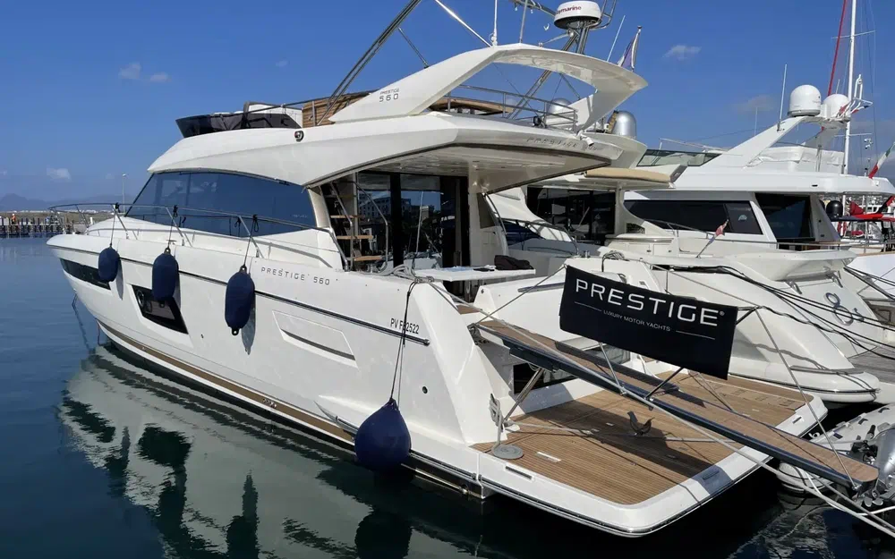 slider 0 Prestige Yachts 560 S