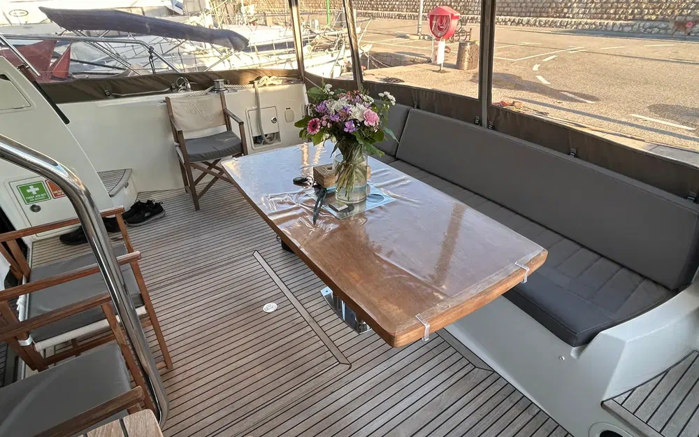 slider 15 Prestige Yachts 560 S