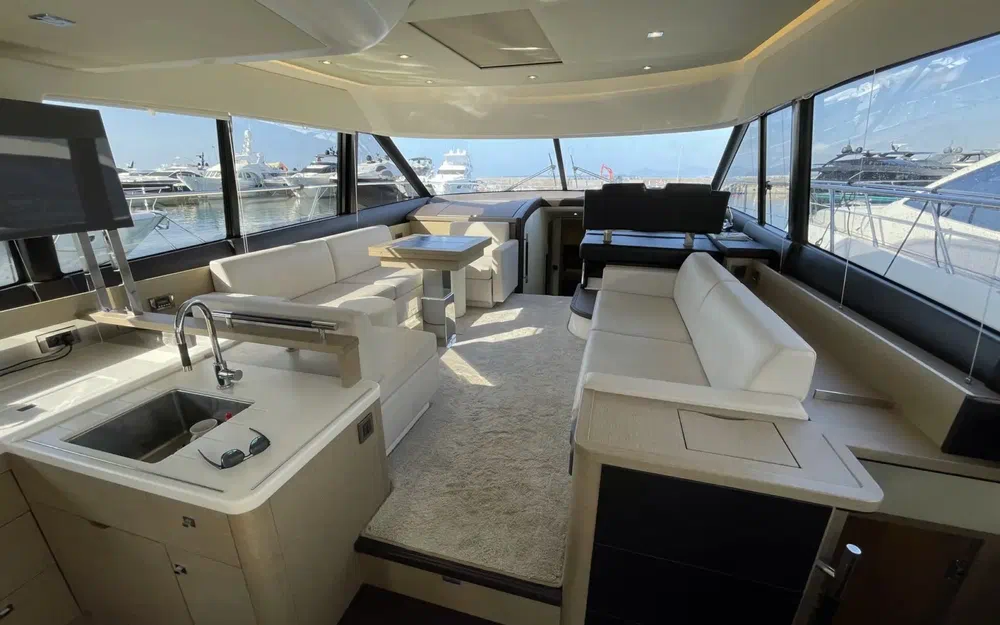 slider 17 Prestige Yachts 560 S