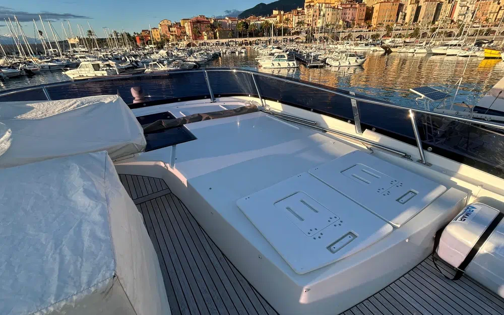 slider 3 Prestige Yachts 560 S