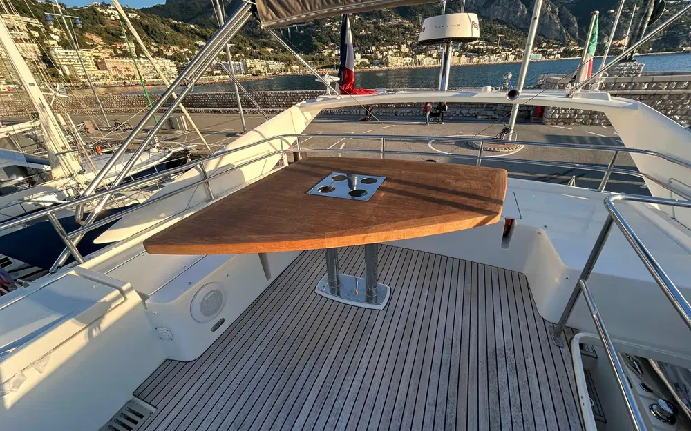 slider 4 Prestige Yachts 560 S