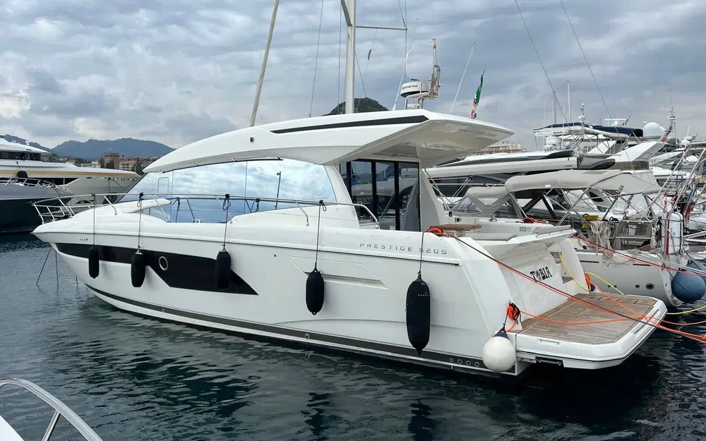 slider 0 Prestige Yachts 520 S