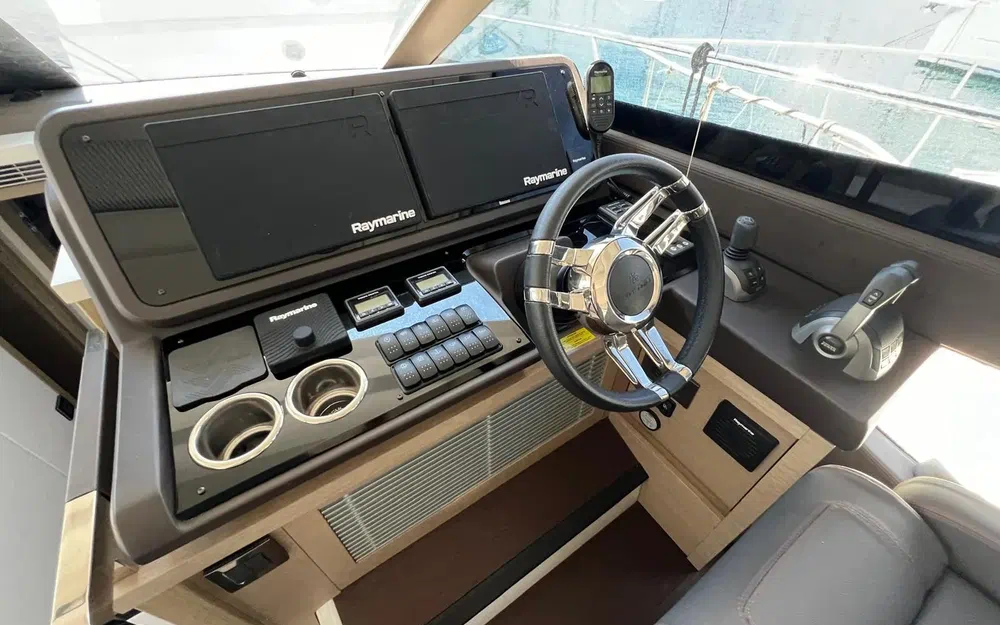 slider 15 Prestige Yachts 520 S