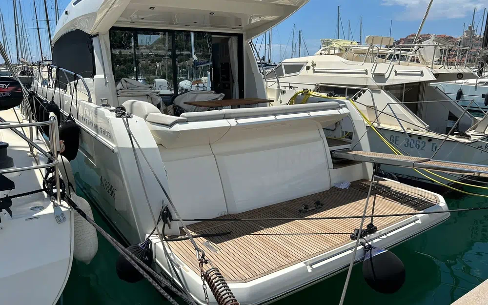 slider 2 Prestige Yachts 520 S