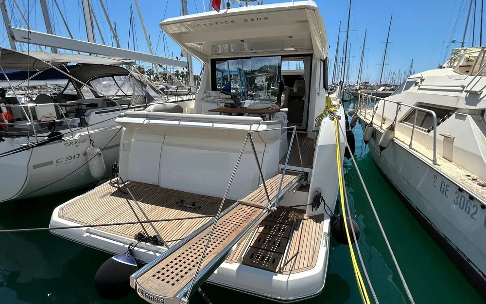 slider 3 Prestige Yachts 520 S