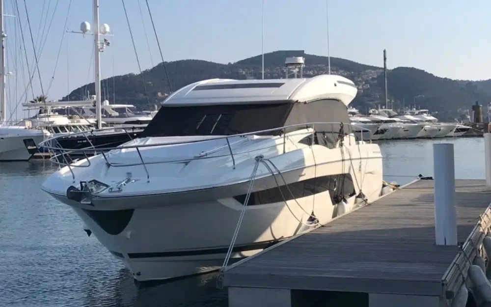 slider 4 Prestige Yachts 520 S