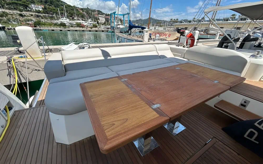 slider 6 Prestige Yachts 520 S