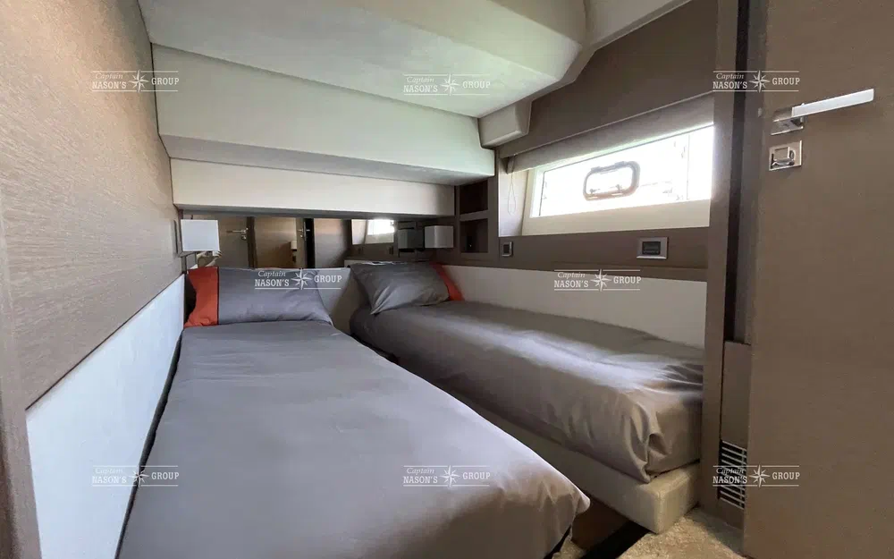 slider 18 Prestige Yachts PRESTIGE 630