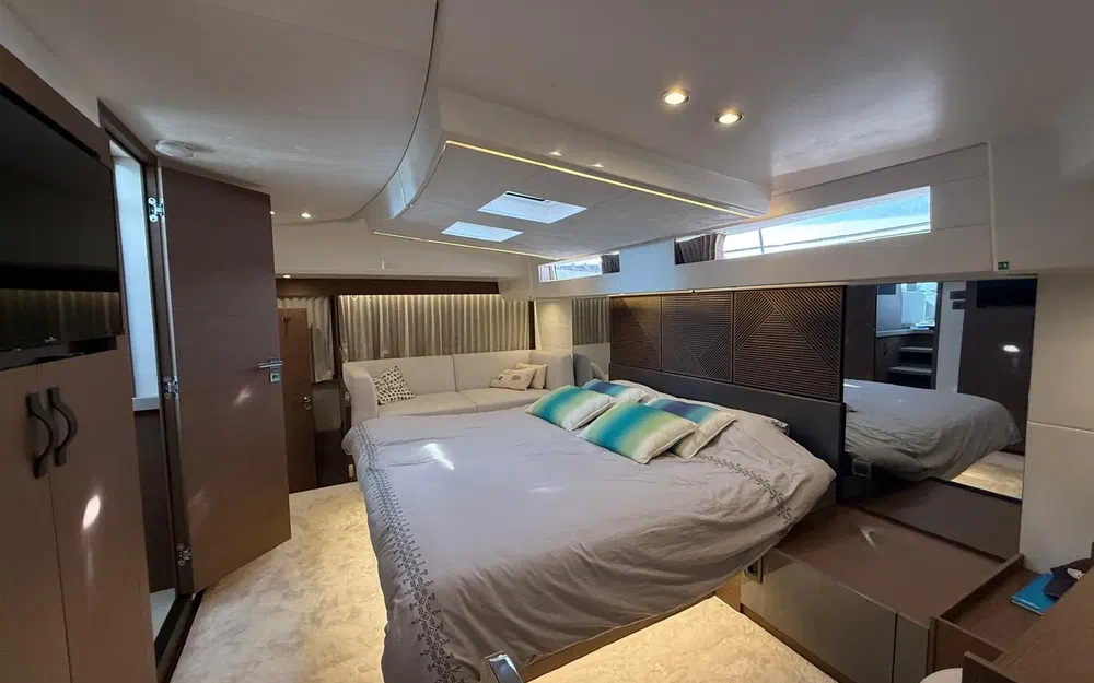 slider 9 Prestige Yachts M48