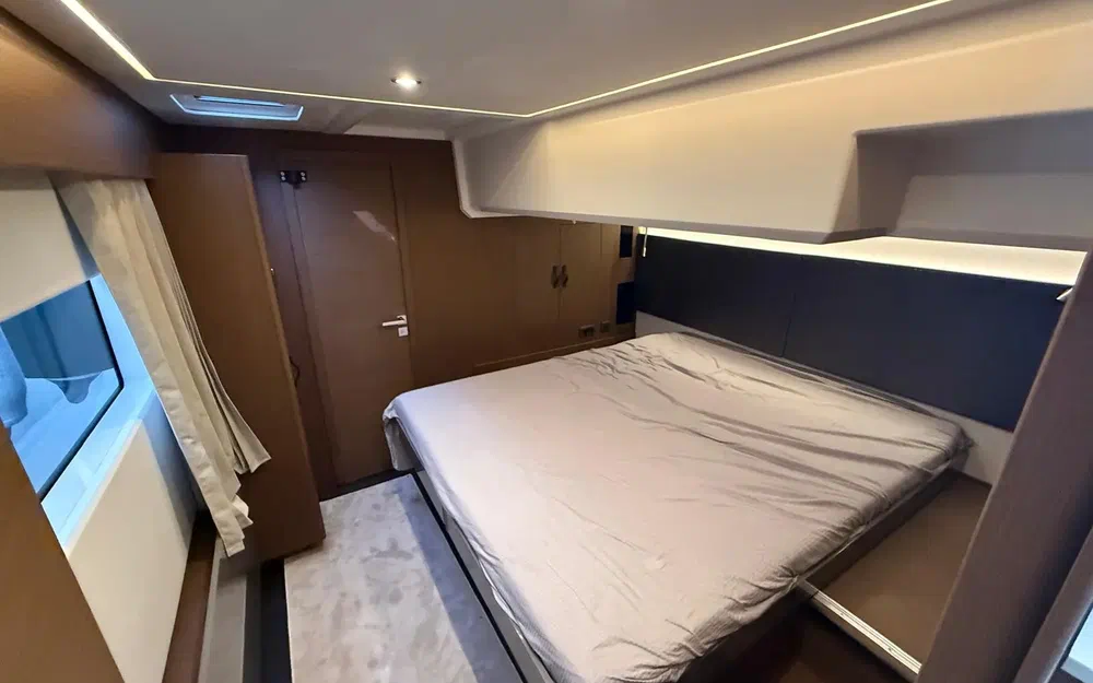 slider 11 Prestige Yachts M48