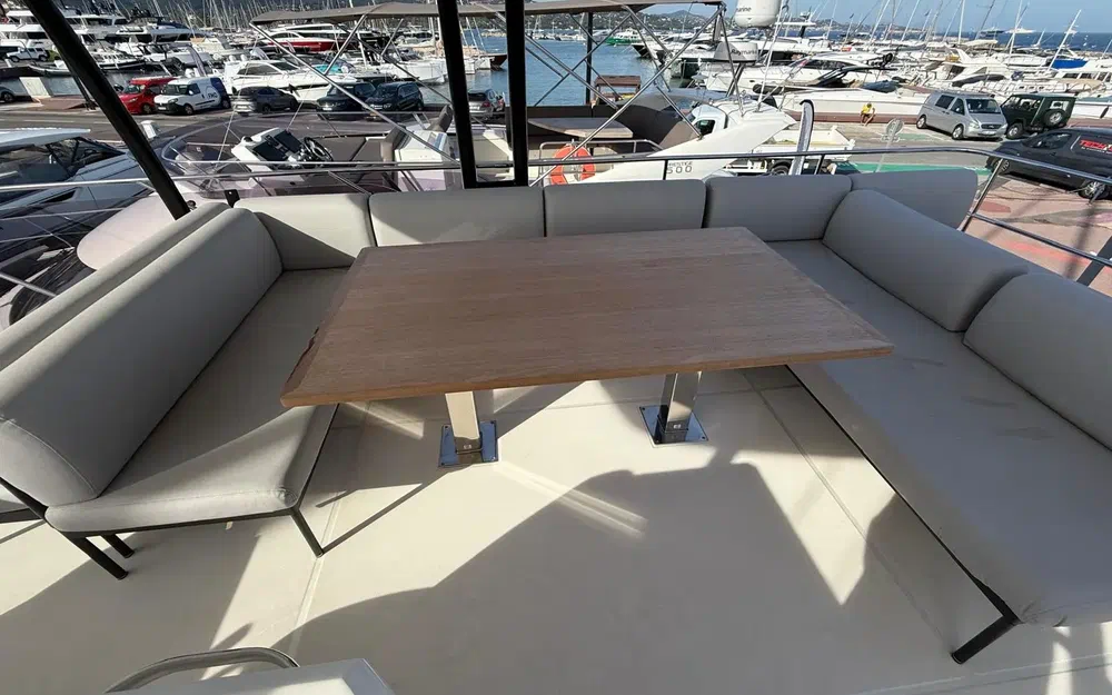 slider 17 Prestige Yachts M48